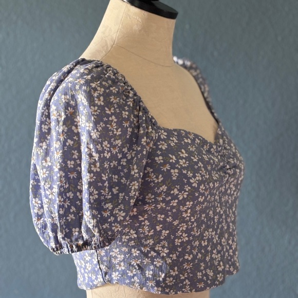 Live To Be Spoiled Cropped Smocked Top Blue Daisy Size Small - Picture 3 of 7